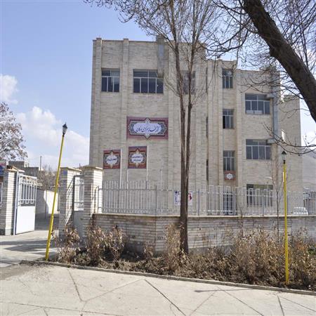 نمای ساختمان از داخل پارک ملت